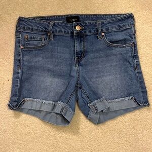 Celebrity Pink mid-rise 4.5in jean shorts